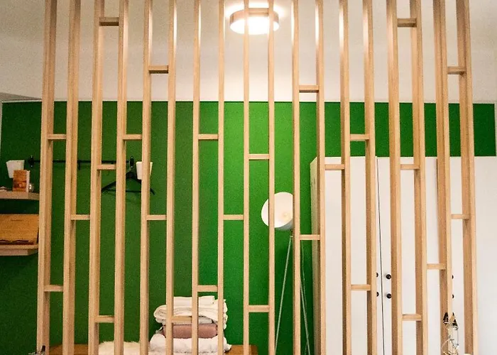 Central Apartment Great For Couples Or Small Families